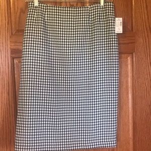 Black and light cream Houndstooth Skirt